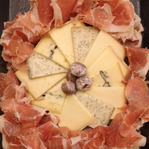 Plateau raclette charcuterie exemple